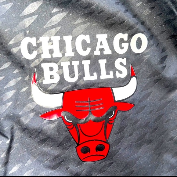 Adidas 3-Stripe Chicago Bulls Windbreaker Jacket - Picture 4 of 10